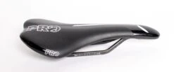 Pro Turnix Carbon Zadel-Zwart-Wit-275x132 -Cyclo Verkoop sprsa0250 2 medium